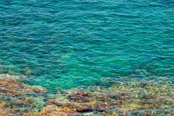 Морское Дно Скалами Через Прозрачную Воду Белое Песчаное Дно Скалы — стоковое фото