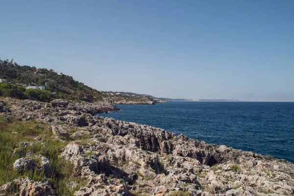 Wybrzeże Adriatyku Północ Marina Serra Włoszech Skały Wapienne Graniczące Wybrzeżem — Zdjęcie stockowe