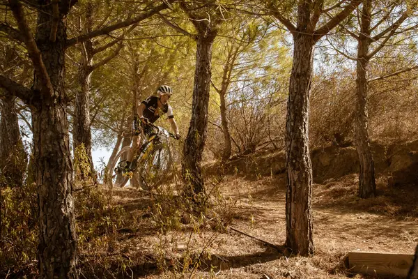 stock image Sanlucar de Guadiana, Spain. 09 15 2019. Mountain bike championship. Downhill rider in the sports event, XI XCO Castillo de San Marcos, held at the end of summer 2019.