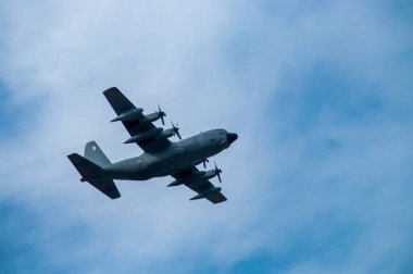 Madrid, İspanya. 10 12 2019. Lockheed P.3, İspanyol Hava Kuvvetleri 'nin Orion avcı uçağı. Madrid 'deki Kolomb Günü askeri geçidinde uçan askeri ve acil servis uçakları..
