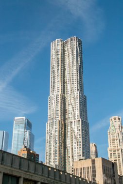 New York, ABD. 11 09 2019. Brooklyn Köprüsü 'nden Beekman Kulesi, 8 Spruce Caddesi. New York 'ta sabah aşağı Manhattan' ın gökdelenlerinin manzarası.