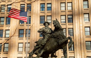 New York, ABD. 11 09 2019. Özgürlük Parkı 'ndaki Amerikan Karşılık Anıtı' nın Dünya Ticaret Merkezi 'ndeki heykeli. Birleşik Devletler Ordusu Özel Kuvvetleri 'ne adanmış bir heykel. At Askeri Heykeli olarak da bilinir..