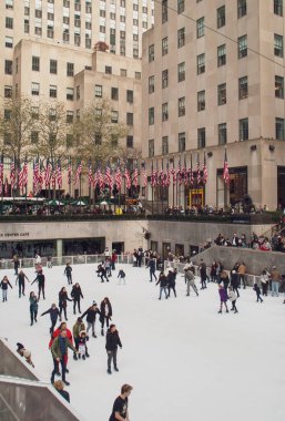 New York, ABD, 11 10 2019. New York şehir merkezinin sonbahar manzarası. Rockefeller Center 'daki buz pateni pisti, Rockefeller Plaza' daki buz pateni pisti..