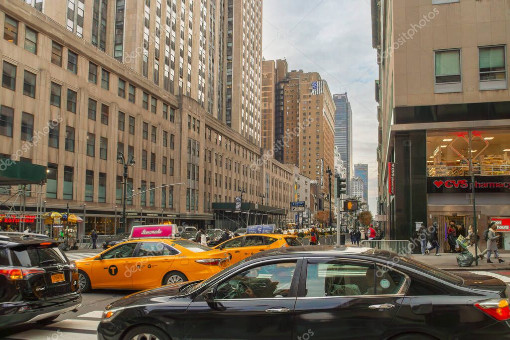 New York, USA. 11 10 2019. Cityscape of the streets of downtown Manhattan. 34th Street, crowded with cars and people, extends from Fifth Avenue.