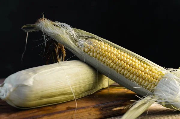 Kóstold Meg Nyár Édességét Friss Kukoricával Cob — Stock Fotó