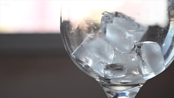 Osvěžující Hydratace Jednoduché Potěšení Ledové Vody — Stock video