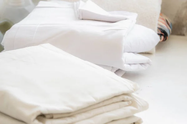 Stack White Towels Bed — Stock Photo, Image