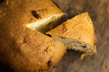 Arjantin tavası tatlı ekmeği kuru meyvelerle donattı ve Noel için eşleştirdi