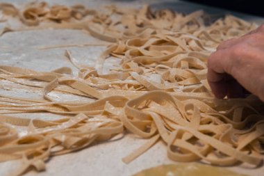 Lezzetli Ev Yapımı Erişte Yapımı: Adım adım Aşçılık Zevki