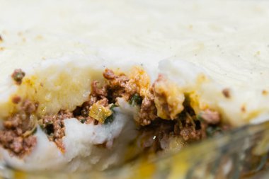 Etli patates turtası ve fırında püre.