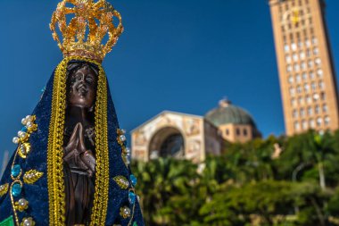 Bir Noel Baba görüntüsü de Nossa Senhora Aparecida, bir Santa Padroeira do Brasil