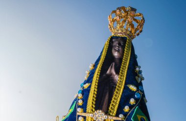 Bir Noel Baba görüntüsü de Nossa Senhora Aparecida, bir Santa Padroeira do Brasil