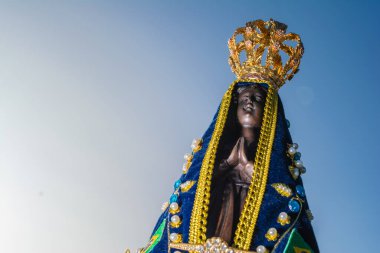 Bir Noel Baba görüntüsü de Nossa Senhora Aparecida, bir Santa Padroeira do Brasil