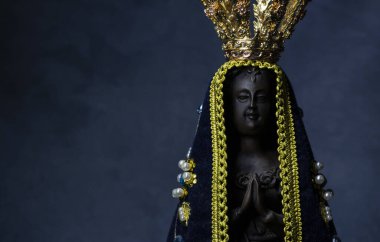 Bir Noel Baba görüntüsü de Nossa Senhora Aparecida, bir Santa Padroeira do Brasil