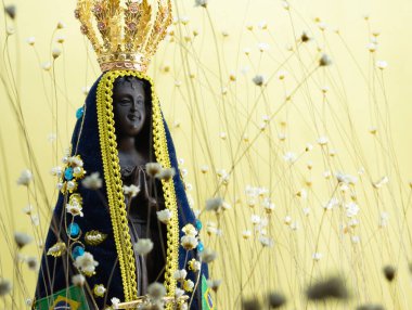 Bir Noel Baba görüntüsü de Nossa Senhora Aparecida, bir Santa Padroeira do Brasil
