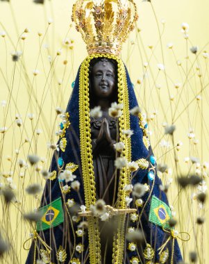 Bir Noel Baba görüntüsü de Nossa Senhora Aparecida, bir Santa Padroeira do Brasil