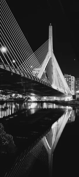 Dramático Black White Night Shot Cablestayed Bridge Boston — Fotografia de Stock