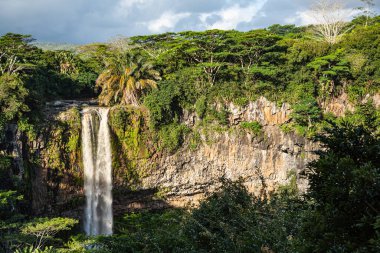 Chamarel Şelalesi, Mauritius 'un 100 metre yüksekliğindeki en uzun şelalesi, Chamarel, Mauritius.