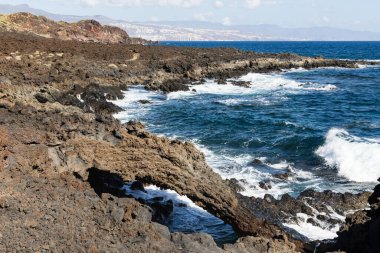 Malpais de Guimar Çorak Toprakları 'nda doğal lav kemeri, Puertito de Guimar, Kanarya Adası, Tenerife, İspanya