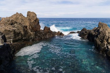 Charco de La Laja, doğal bir volkanik yüzme havuzu, San Juan de la Rambla, Kanarya adası, İspanya