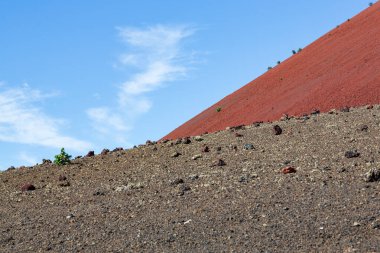 İspanya 'nın Lanzarote Kanarya Adası Montana Colorada' nın kırmızı kül külahı.