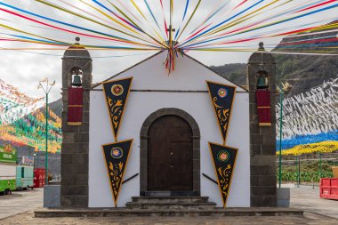 Ermita de San Roque, Garachicos 'un patronu San Roque için bir şapel, geleneksel geçit töreni için dekore edilmiş, Garachico, Tenerife, Kanarya Adaları, İspanya