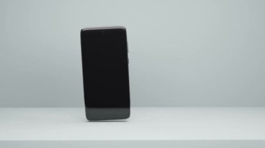 Modern cep telefonları olan bir mağaza. Minimum modern hareket tasarımı. Soyut canlandırma