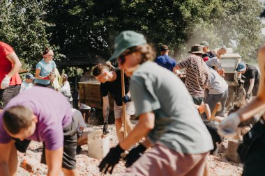 06.08.2022 Irpin, Ukraine: Ukrainian volunteers are rebuilding the destroyed post-war houses of civilians who suffered losses from Russian tanks and artillery