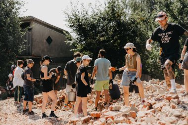 06.08.2022 Irpin, Ukraine: Ukrainian volunteers are rebuilding the destroyed post-war houses of civilians who suffered losses from Russian tanks and artillery