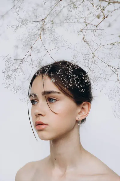 Potret Bergaya Dari Seorang Gadis Muda Model Tahun Dengan Cahaya Stok Foto Bebas Royalti