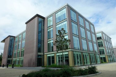 Birinci bina Croxley Park İş Parkı, Şapkacılar Sokağı, Watford.