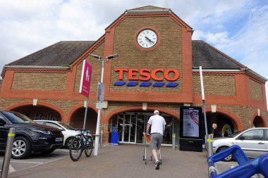 Tesco Superstore, Frogmoor Rıhtımı, Harefield Yolu, Rickmansworth