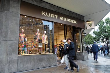 Kurt Geiger moda aksesuar perakendecisi, 272-274 Oxford Caddesi, Londra
