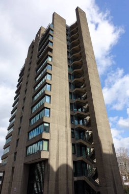 Brutalist Blake Tower Barbican Konutları Londra 'da beton gökdelen bloğu