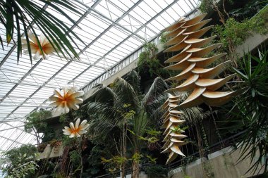 Barbican Merkezi, Londra 'daki Barbican Konservatuarı' nda Hintli heykeltıraş Ranjani Shettar 'ın sanat eserleri yer alıyor.
