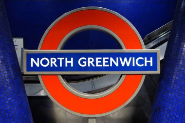 Kuzey Greenwich İstasyonu, Londra Metro tabelası