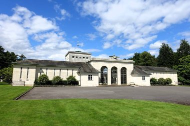 Hava Kuvvetleri Anıtı ya da Runnymede Anıtı, Englefield Green 'de Egham, Surrey, İngiltere yakınlarında.