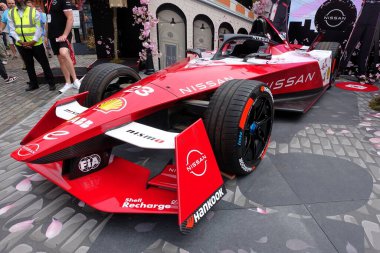 Nissan Formula E arabası Covent Garden, Londra 'da sergileniyor.