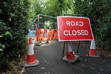 Chorleywood, Hertfordshire, İngiltere 'de yol kapalı tabelası.