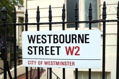 Westbourne Caddesi, 2. Cadde, Westminster, Londra. Kasaba, Batı Yakası 'nın çoğu da dahil olmak üzere Londra' nın merkez bölgesinin çoğunu kaplamaktadır..