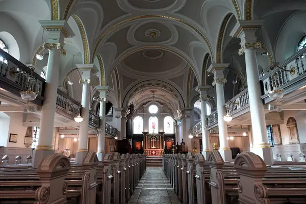 St. John-at-Hampstead, İngiltere Kilisesi 'nin bir kilisesidir. Evangelist Aziz John' a adanmıştır..