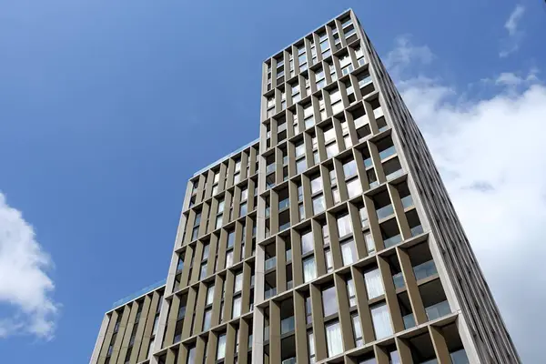 İngiltere 'nin güneydoğusunda şık katlı apartman binası