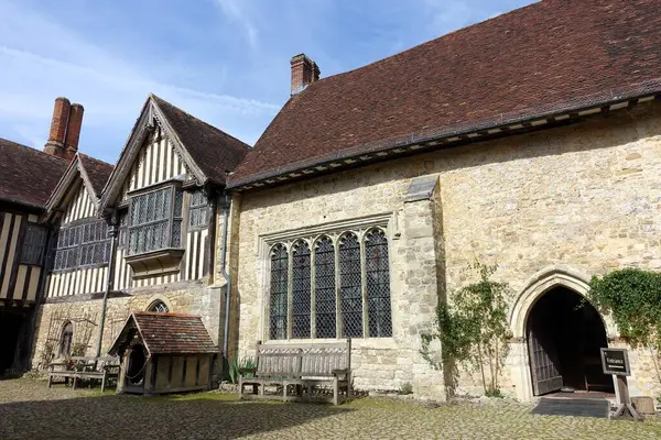 Ightham Mote 'deki iç avlu, Ightham, Kent, İngiltere' de ortaçağ demirli bir malikane.