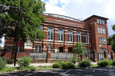 Hampstead Okulu, Londra 'nın Camden ilçesinde Westbere Road, NW2' de bulunan büyük bir temel okuldur.