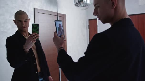 Bald Gay Man Bare Torso Taking Mirror Selfie Phone High — Vídeos de Stock