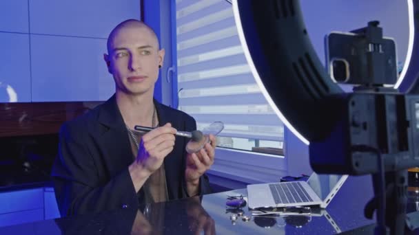 Gay Man Makeup Artist Filming Tutorial His Social Media Studio — Vídeo de Stock