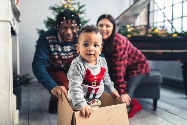 Toddler Boy Multiracial Parents Playing Cardboard Box High Quality Photo — Φωτογραφία Αρχείου