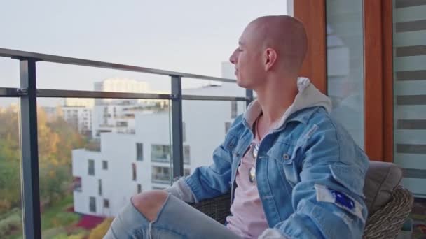 Young Cuacasian Man Casual Clothes Relaxing Balcony Enjoying View High — Vídeos de Stock