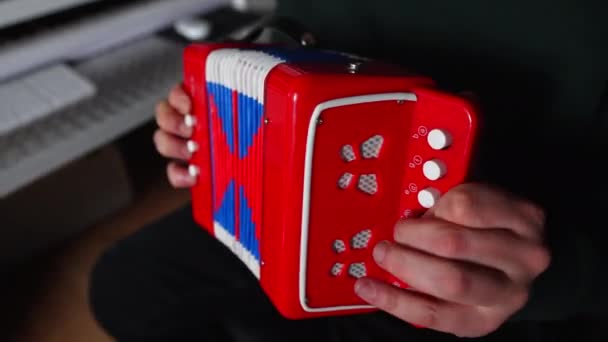 Man Playing Childrens Red Musical Bayan Accordeon High Quality Footage — Wideo stockowe