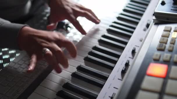 Top Close View Male Hands Playing Synthesizer Home Studio High — 비디오